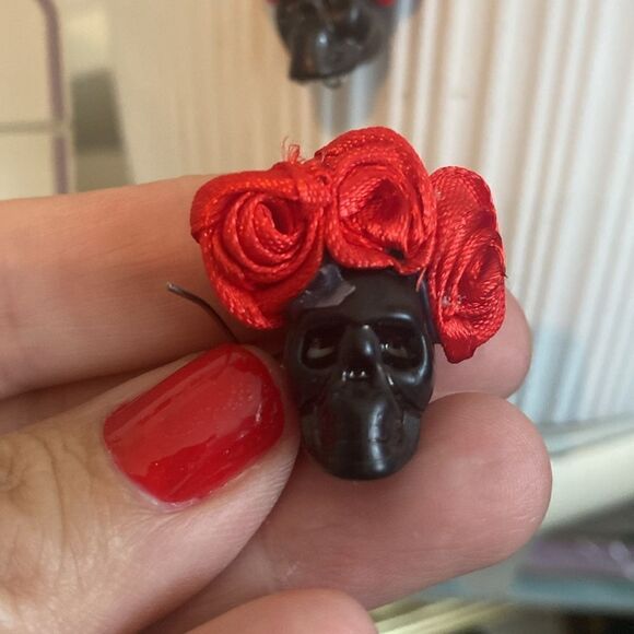 NEW Day of the Dead Drop Earrings Black Skull with Red Rose Flower Crown Tops - Picture 3 of 10